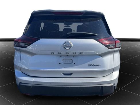 Used 2024 Nissan Rogue SV AWD/4WD image 4