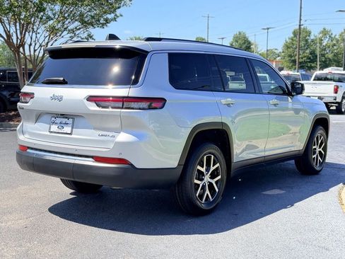 Used 2023 Jeep Grand Cherokee L Limited RWD image 9