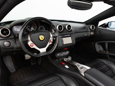 Used 2010 Ferrari California image 55