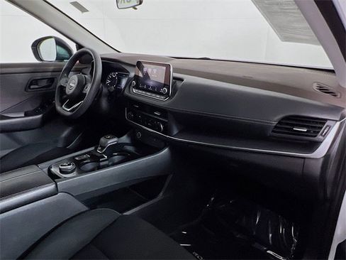 Used 2023 Nissan Rogue S image 35