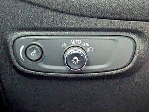 Used 2023 Chevrolet Equinox RS FWD image 36