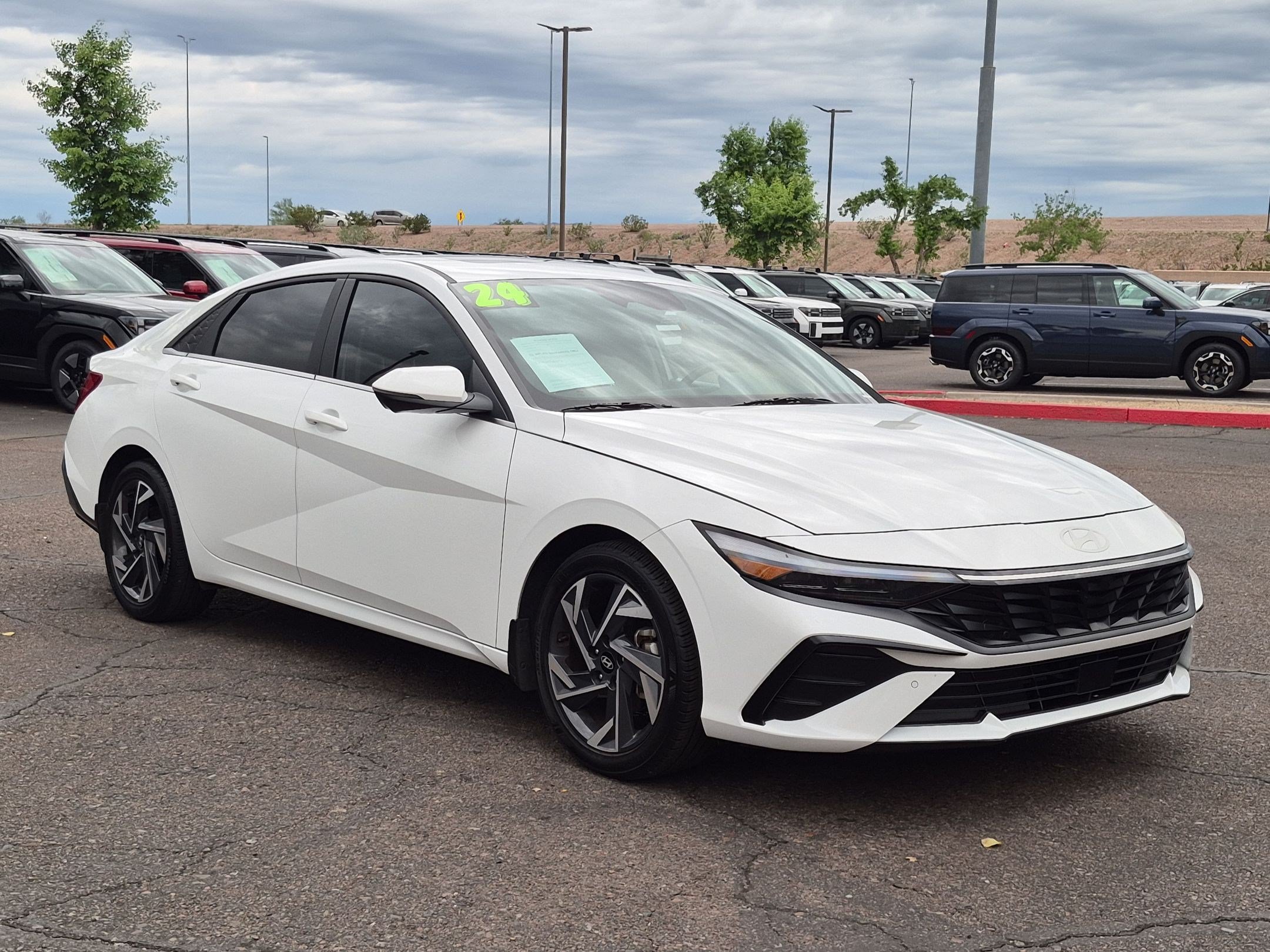 Used 2024 Hyundai Elantra Limited FWD image 3