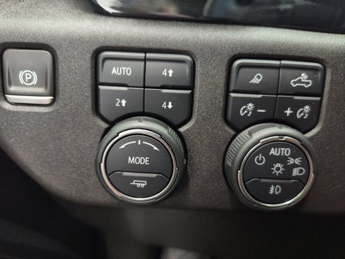Used 2024 Chevrolet Silverado 1500 High Country w/ Technology Package AWD/4WD image 14