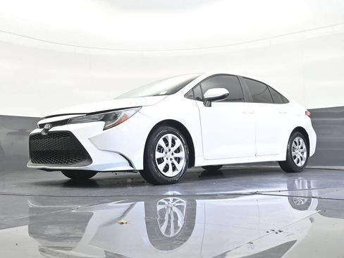 Used 2021 Toyota Corolla LE FWD image 23