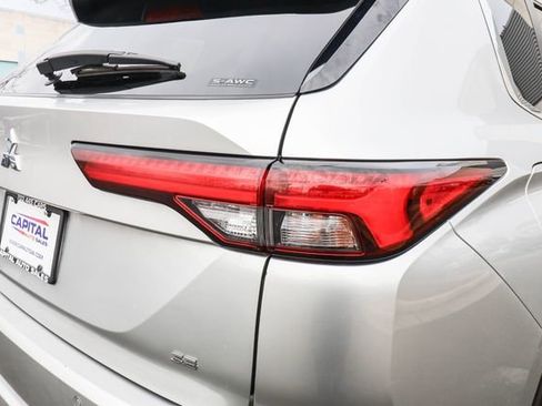 Used 2022 Mitsubishi Outlander SE image 26