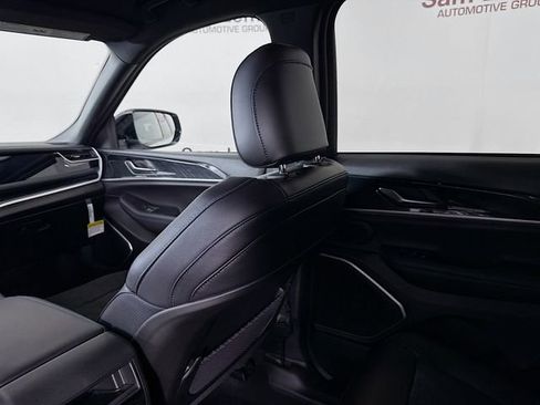 Used 2024 Jeep Grand Cherokee Trailhawk image 24