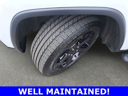 Used 2020 Jeep Grand Cherokee Laredo image 32