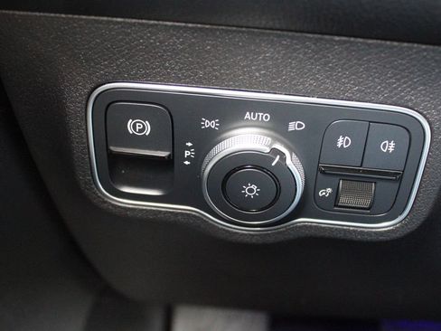 Used 2022 Mercedes-Benz GLB 250 4MATIC image 26