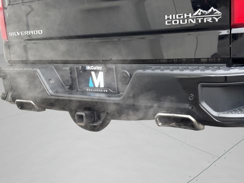 Used 2020 Chevrolet Silverado 1500 High Country w/ Technology Package image 6