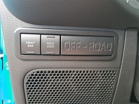 Used 2018 Jeep Wrangler Unlimited Rubicon w/ Connectivity Group image 23