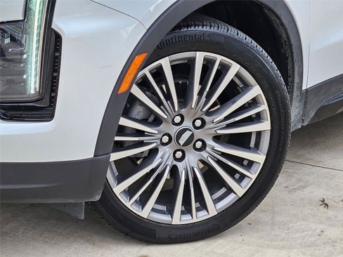 Used 2024 Cadillac XT4 Premium Luxury FWD image 6
