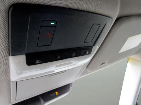 Used 2024 Mitsubishi Outlander AWD image 29