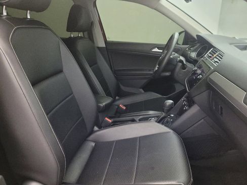 Used 2021 Volkswagen Tiguan SE FWD image 21