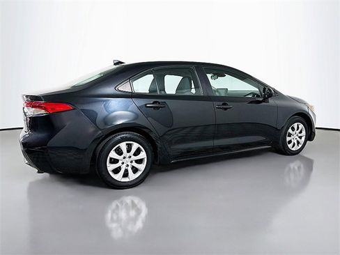 Used 2022 Toyota Corolla LE image 7