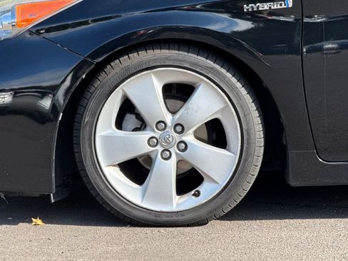 Used 2015 Toyota Prius Five FWD image 26