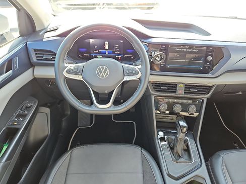 Used 2023 Volkswagen Taos SE w/ Panoramic Sunroof Package FWD image 14