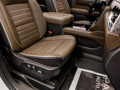 Used 2026 GMC Yukon XL Denali Ultimate w/ LPO, Floor Liner Package AWD/4WD image 28