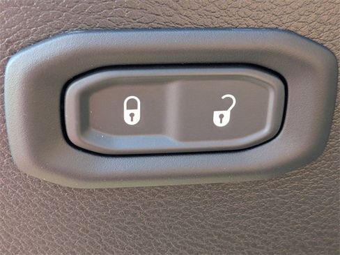 New 2025 Jeep Gladiator Sport image 11