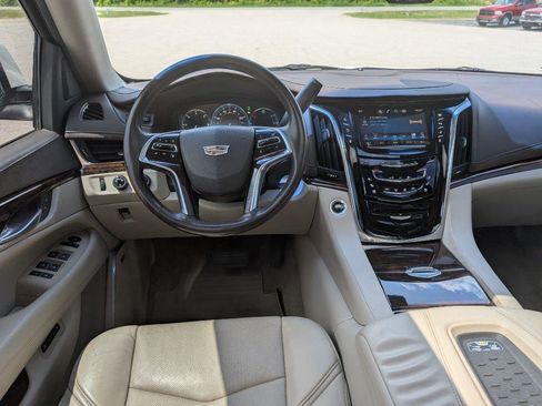 Used 2015 Cadillac Escalade Premium AWD/4WD image 12