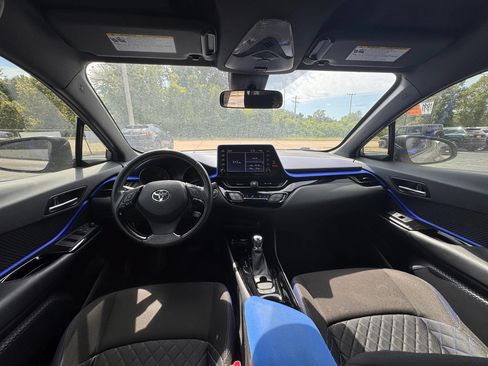 Used 2020 Toyota C-HR XLE FWD image 13