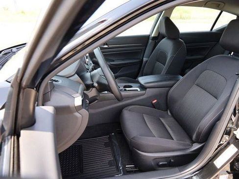 Used 2025 Nissan Altima 2.5 SV FWD image 8