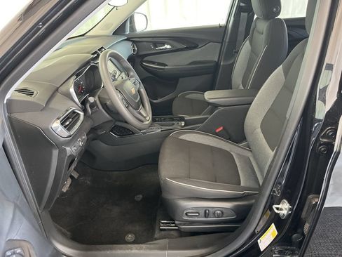 Used 2023 Chevrolet TrailBlazer LT FWD image 3