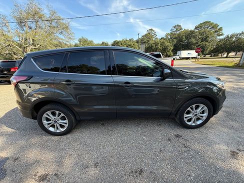 Used 2017 Ford Escape SE image 4