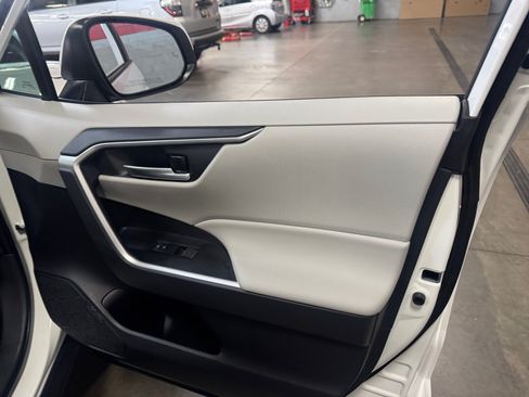 Certified 2025 Toyota RAV4 XLE w/ Convenience Package FWD image 18
