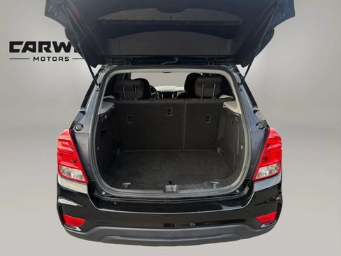 Used 2022 Chevrolet Trax LS w/ Tint and Cruise Package FWD image 13
