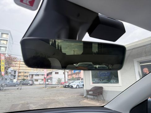 Used 2021 Tesla Model Y Long Range image 30