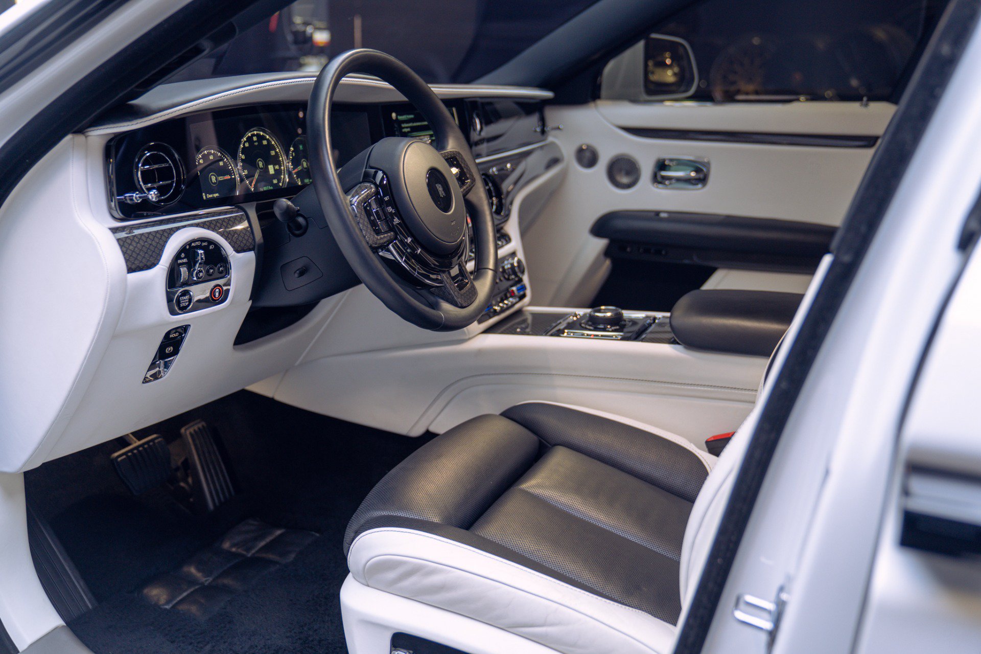 Used 2022 Rolls-Royce Ghost Black Badge AWD/4WD image 31