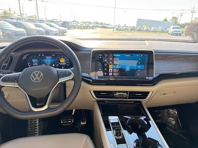 Used 2024 Volkswagen Atlas SEL AWD/4WD image 15