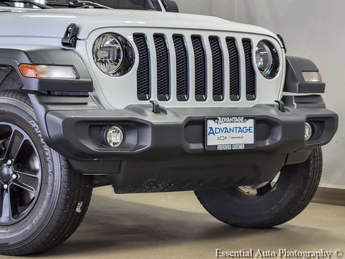 Used 2023 Jeep Wrangler Unlimited Sport AWD/4WD image 2