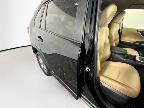 Certified 2025 Toyota RAV4 LE AWD/4WD image 27