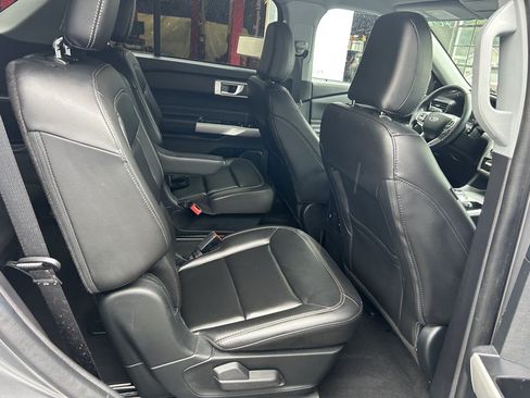 Used 2022 Ford Explorer XLT w/ Equipment Group 202A AWD/4WD image 23