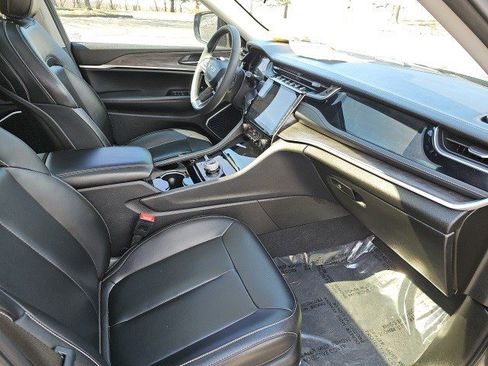 Used 2023 Jeep Grand Cherokee 4WD 4xe image 11