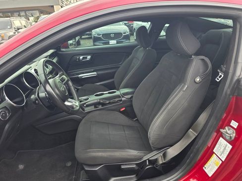 Used 2018 Ford Mustang Coupe image 4