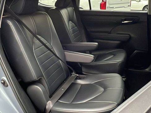 Used 2024 Toyota Highlander XLE image 17
