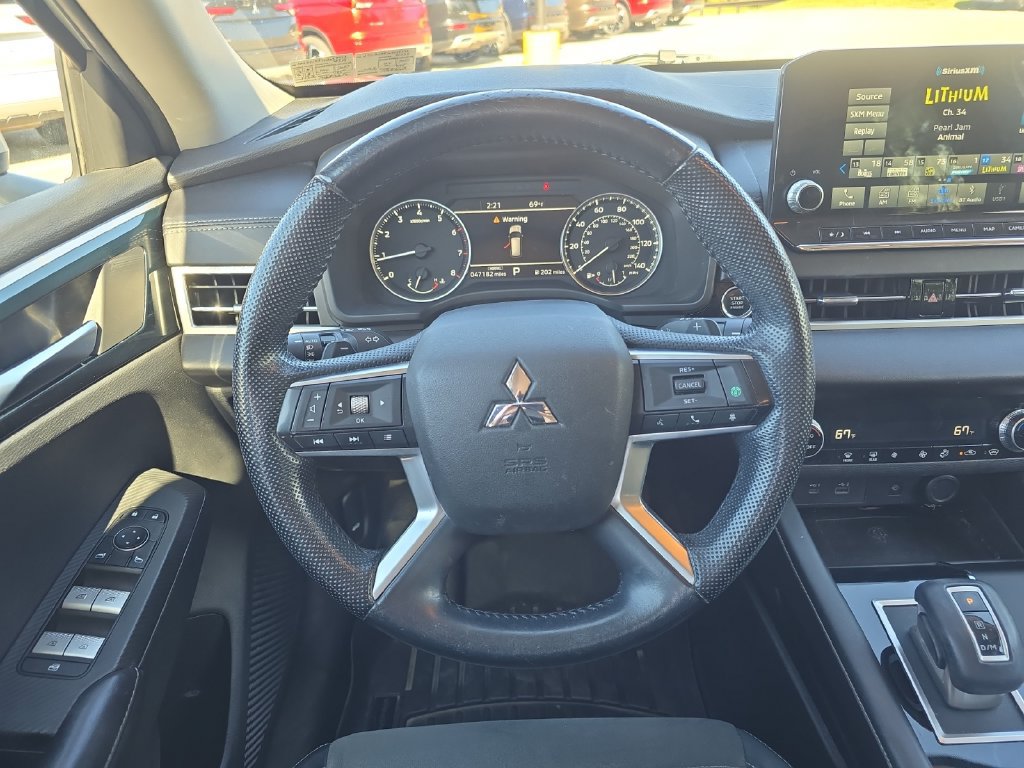 Used 2022 Mitsubishi Outlander SE AWD/4WD image 15