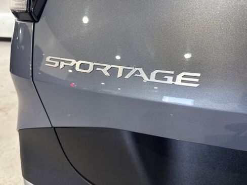 Used 2025 Kia Sportage LX image 31