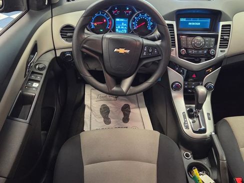 Used 2014 Chevrolet Cruze LS FWD image 7