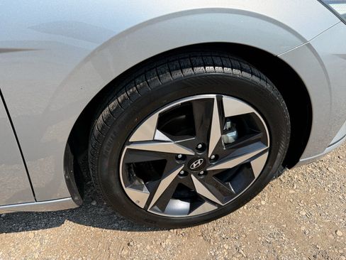 Used 2023 Hyundai Elantra SEL w/ Convenience Package FWD image 9