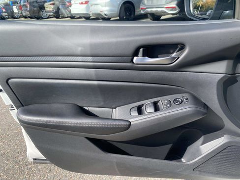 Used 2024 Nissan Altima 2.5 SV image 19