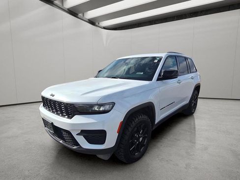 Used 2024 Jeep Grand Cherokee Altitude AWD/4WD image 1