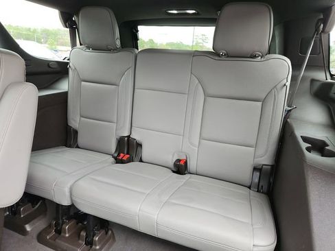 Used 2021 GMC Yukon SLT w/ SLT Premium Package image 13