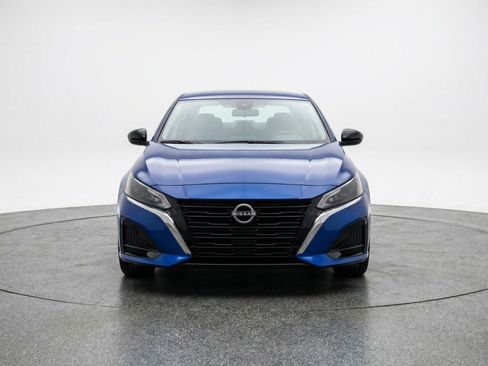 Used 2025 Nissan Altima 2.5 SV image 2