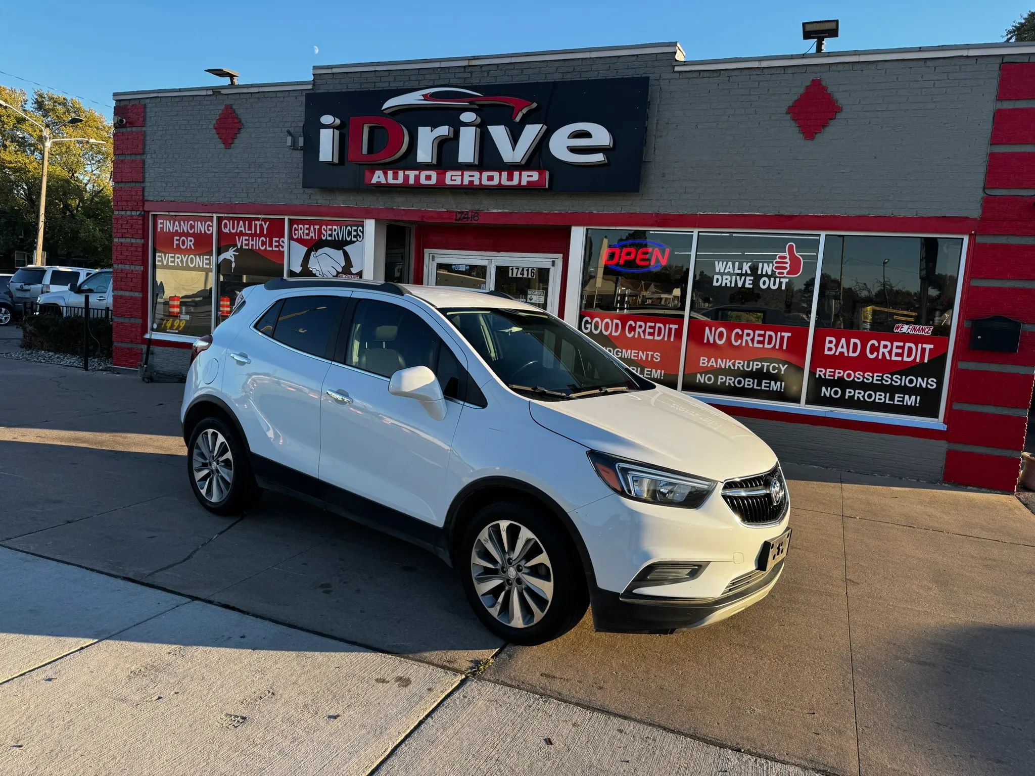 Used 2020 Buick Encore Preferred FWD image 1