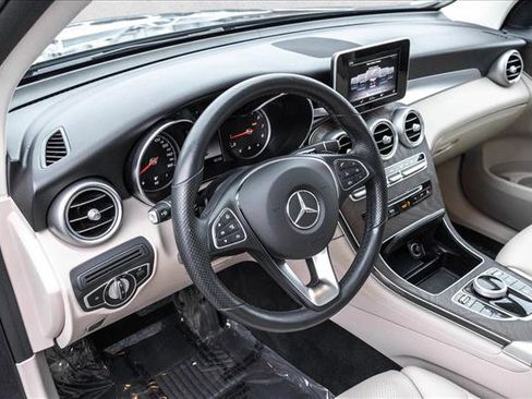 Used 2019 Mercedes-Benz GLC 300 4MATIC image 10