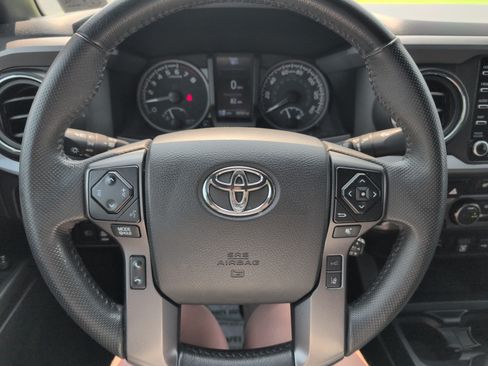 Used 2023 Toyota Tacoma TRD Off-Road w/ TRD Premium Off Road Package AWD/4WD image 18
