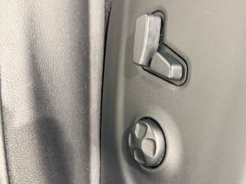Used 2018 Jeep Cherokee Limited AWD/4WD image 34